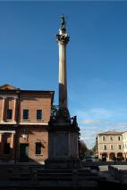 Urbania - Colonna votiva a San Cristoforo